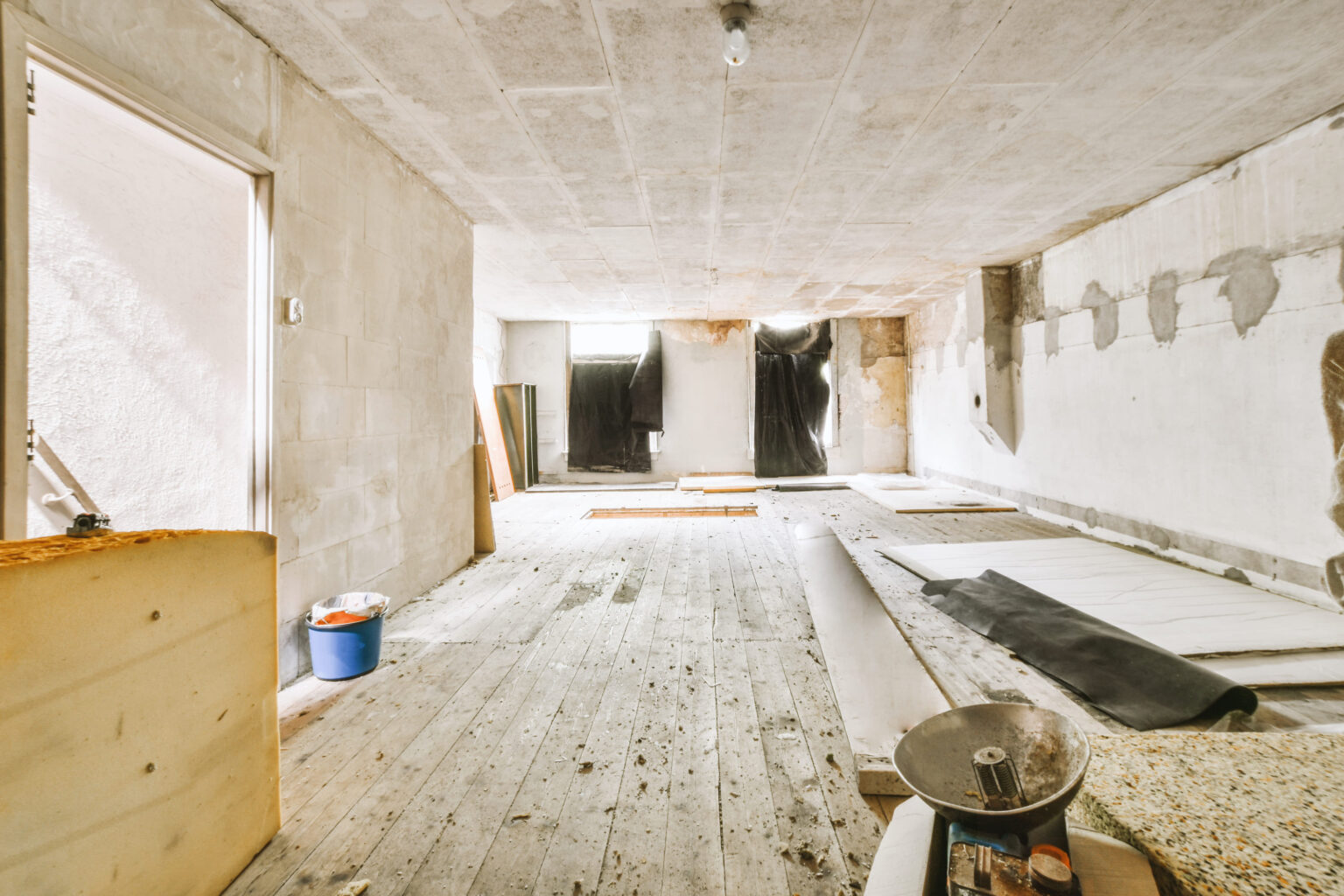 spacious-empty-room-2025-02-10-00-31-17-utc